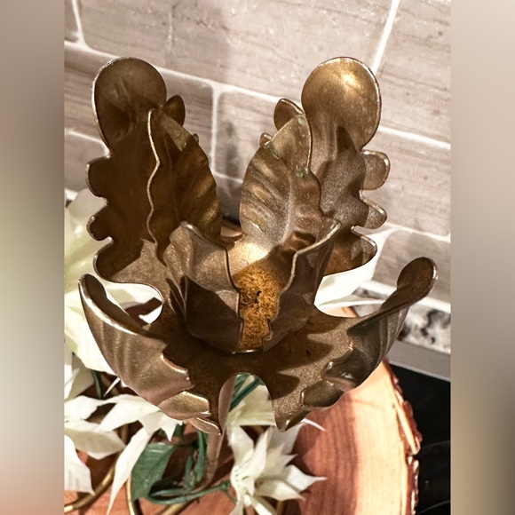 Set of 2 Vintage Brass Look Candle Holders w/Artificial White Poinsettias - Picture 6 of 9